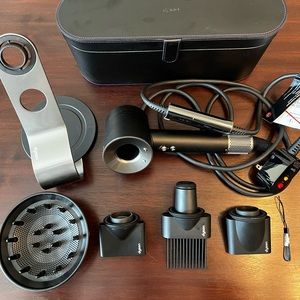 SOLD Dyson hairdryer with extra attachments